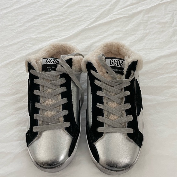 Slide sneakers silver with black suede star and Sherpa inside sole.  Size 6 - Picture 1 of 6